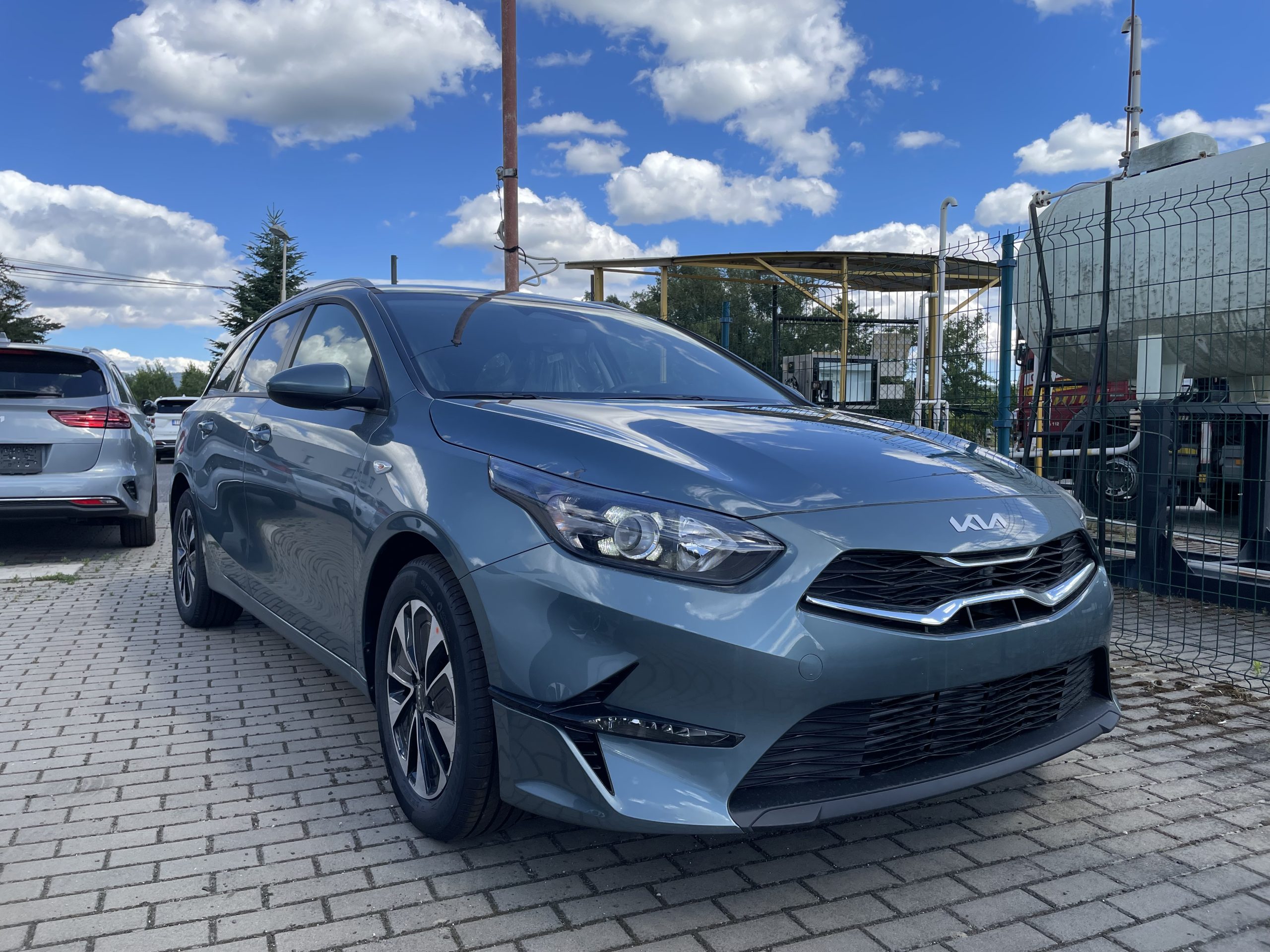 CEED SW 1.5 T-GDi, SILVER SILVER PACK MY25 4