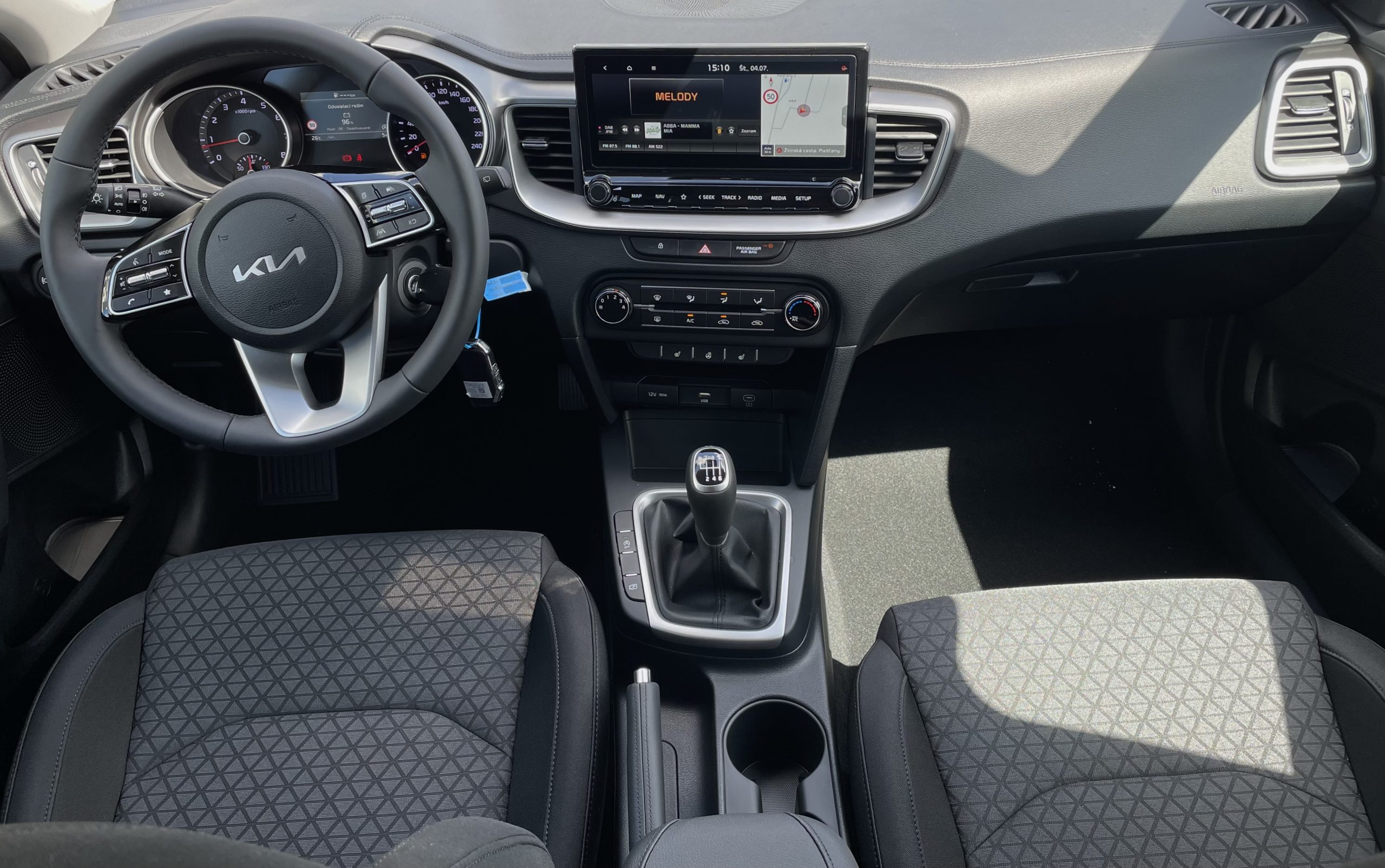 CEED SW 1.5 T-GDi, SILVER SILVER PACK MY25 5